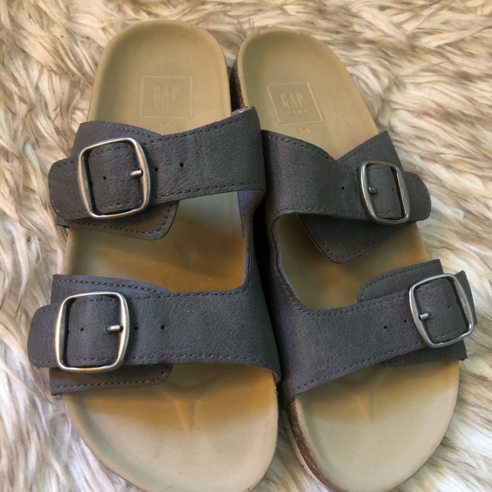 Kids gray GAP slip on sandals Sized 3 / 4